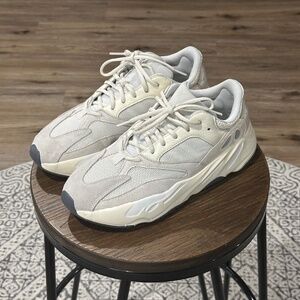 Yeezy Boost 700 Analog